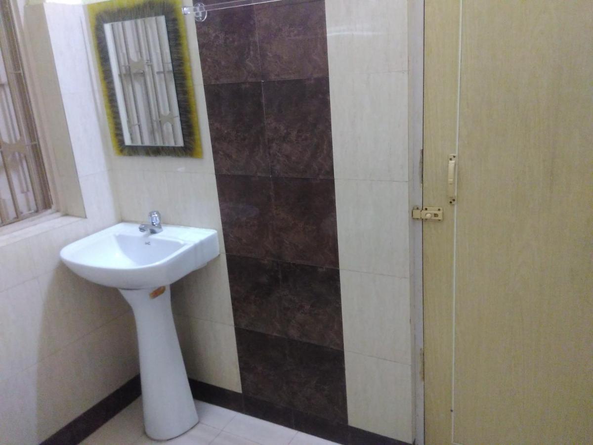 Lake Land Guest House Колката Екстериор снимка
