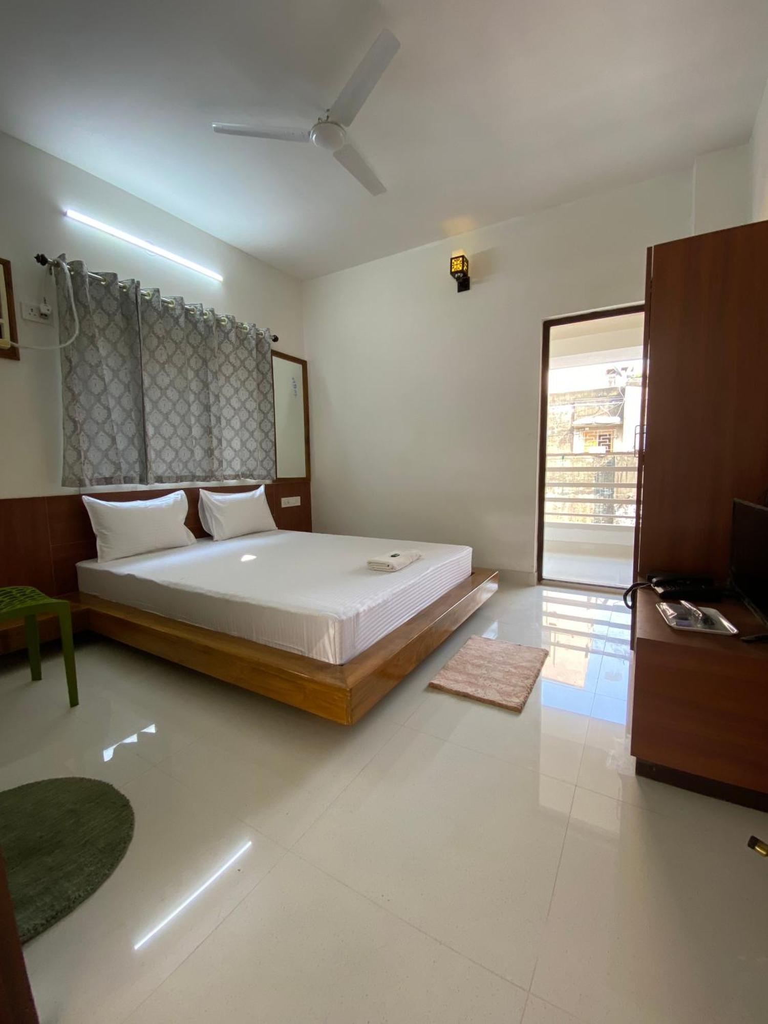 Lake Land Guest House Колката Екстериор снимка
