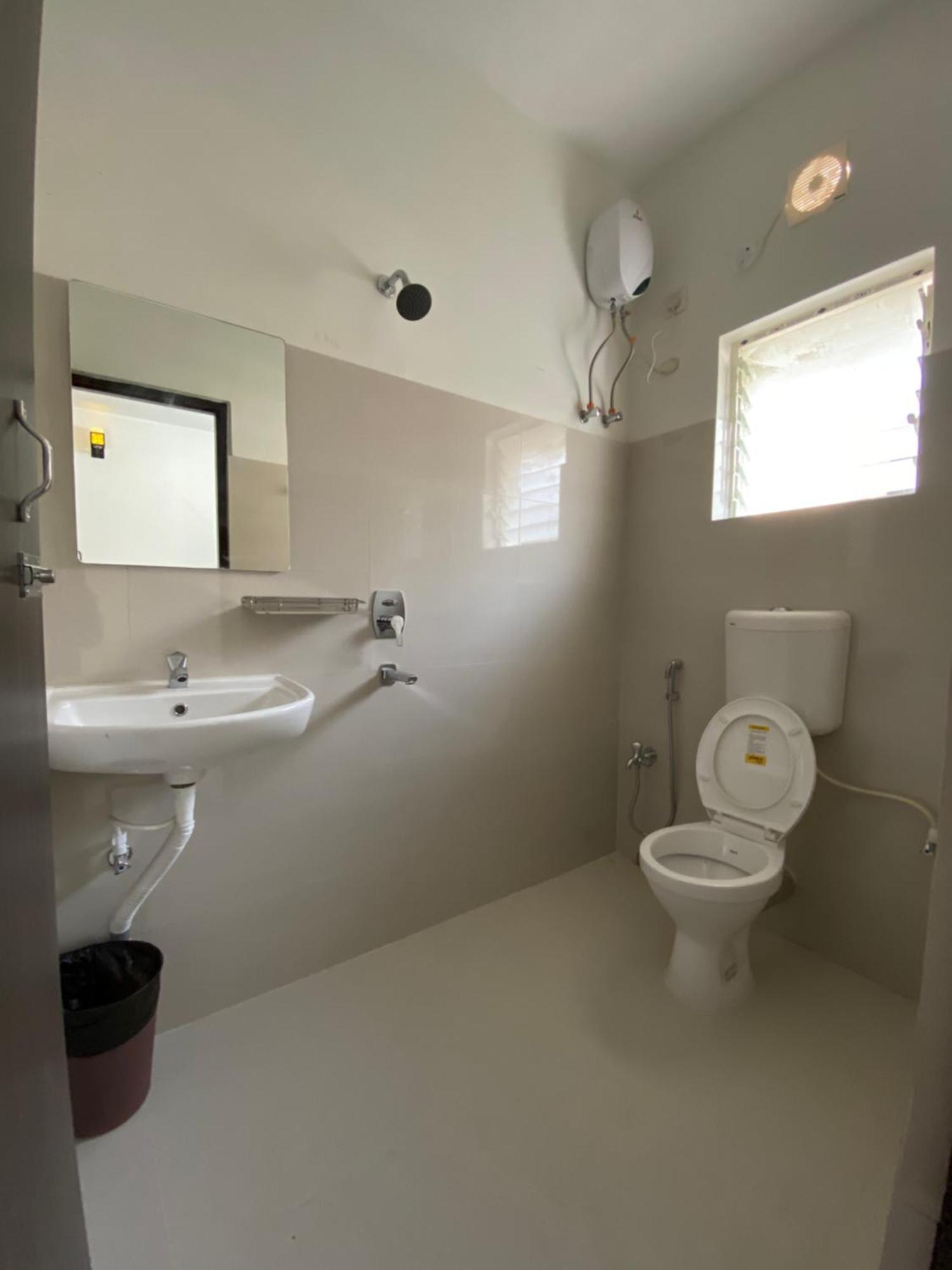 Lake Land Guest House Колката Екстериор снимка