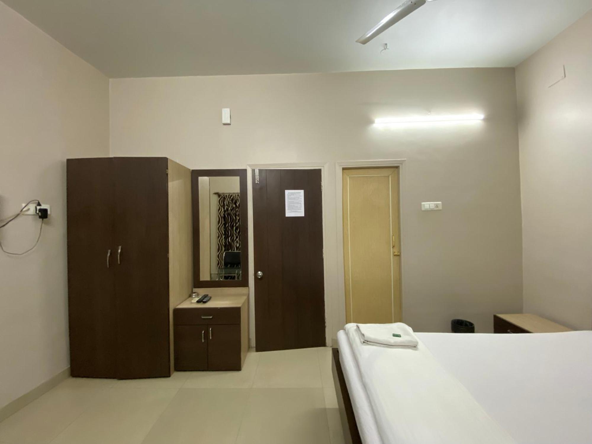 Lake Land Guest House Колката Екстериор снимка