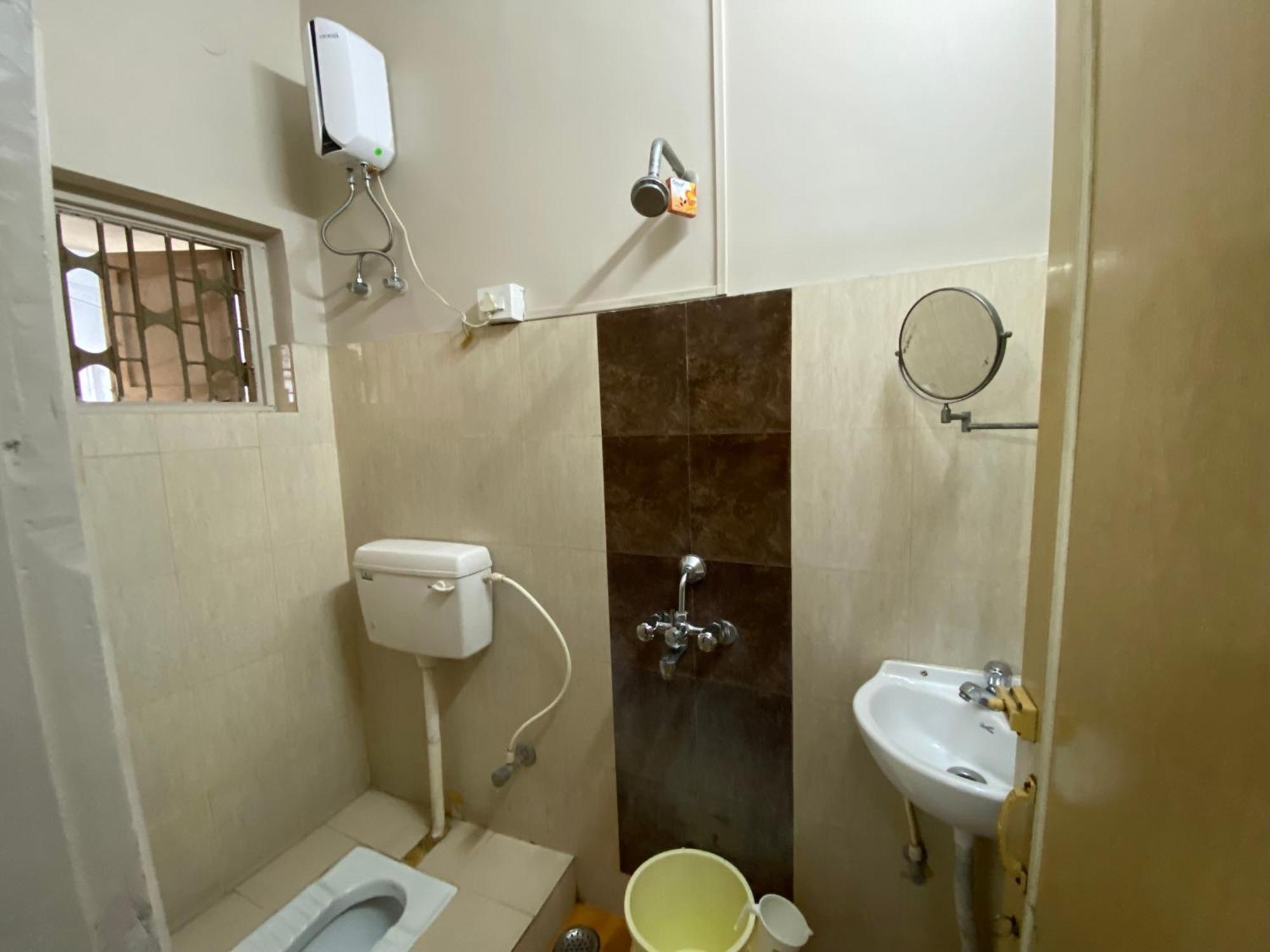Lake Land Guest House Колката Екстериор снимка