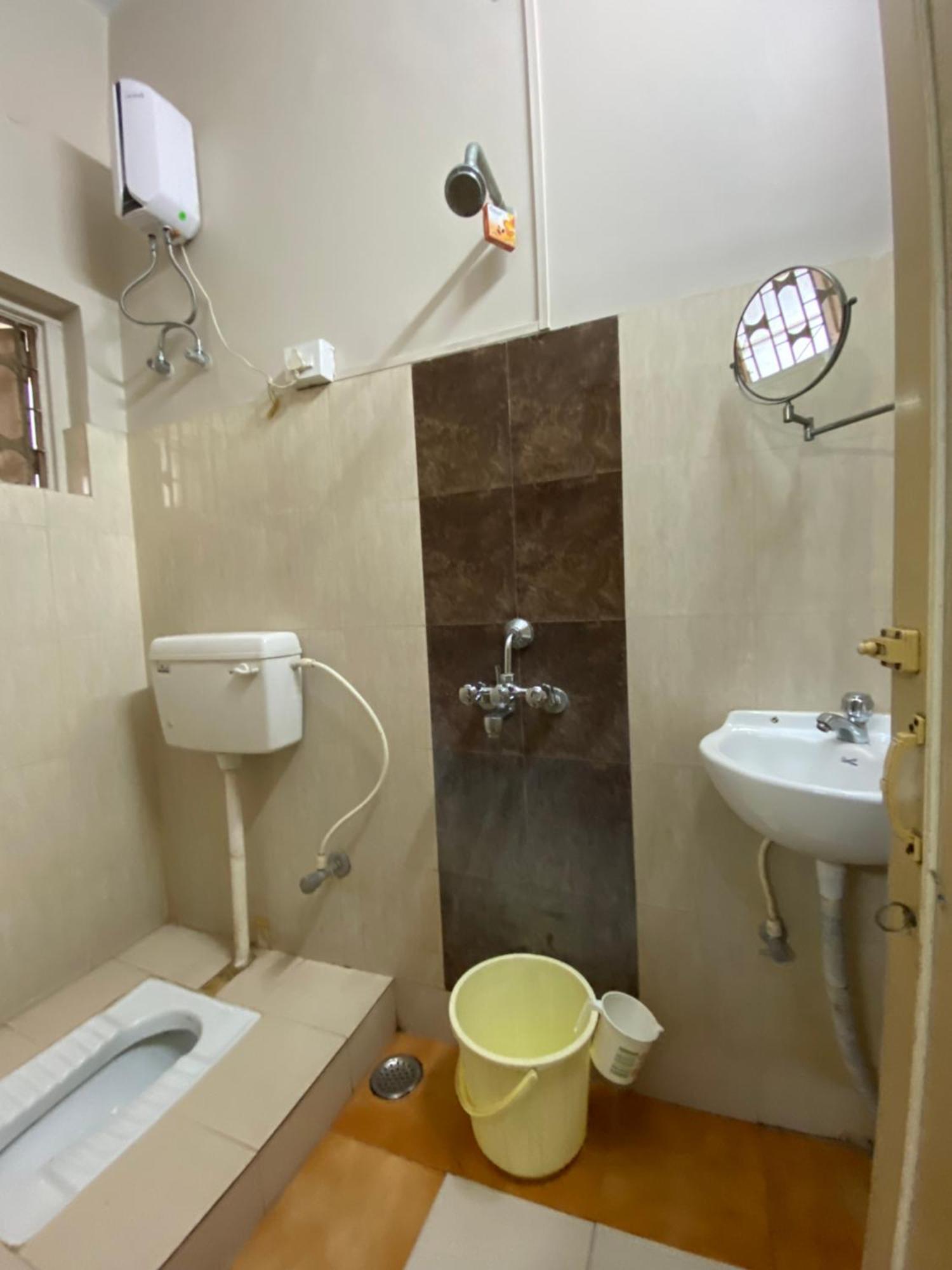 Lake Land Guest House Колката Екстериор снимка