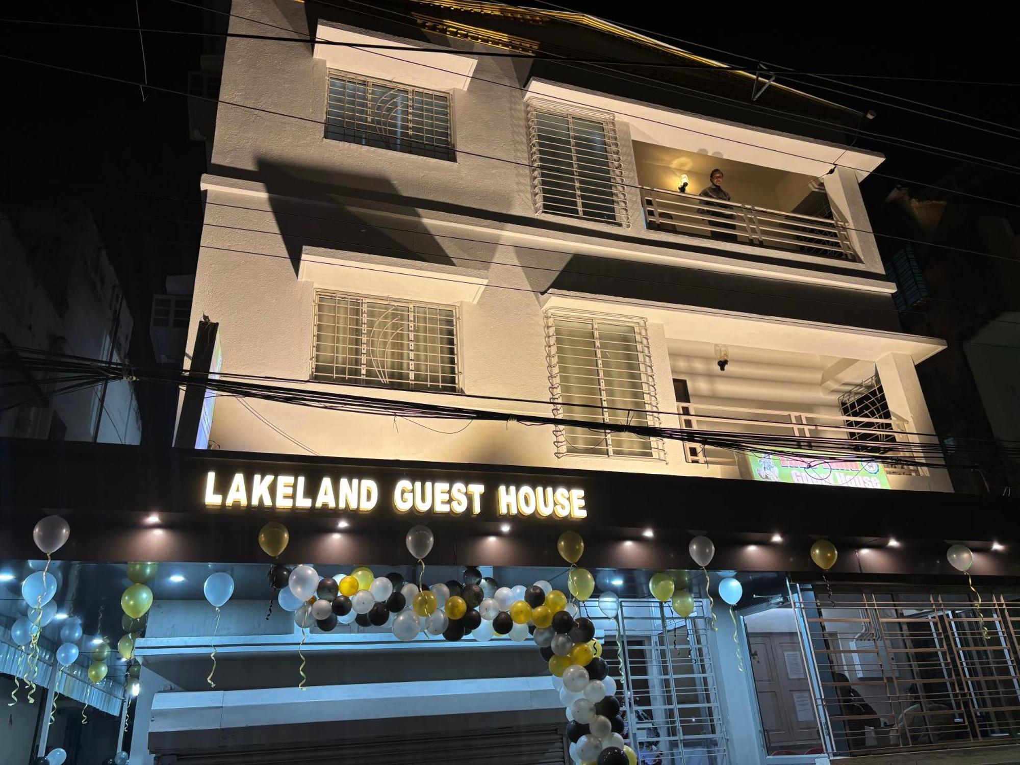 Lake Land Guest House Колката Екстериор снимка