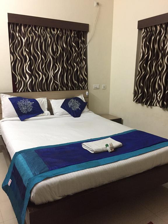 Lake Land Guest House Колката Екстериор снимка