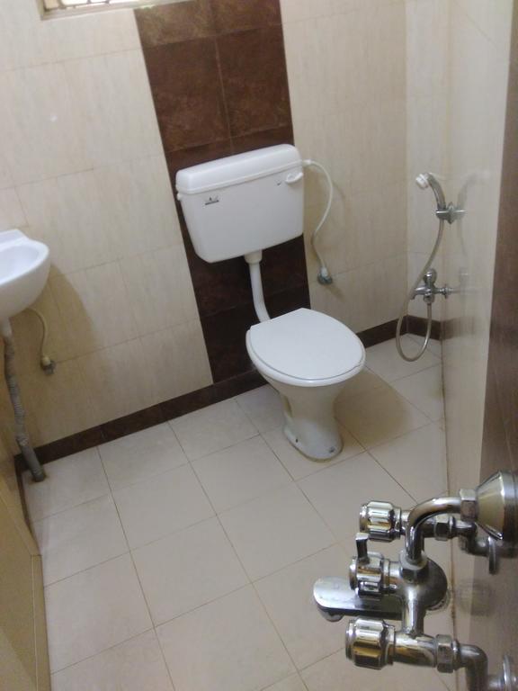 Lake Land Guest House Колката Екстериор снимка